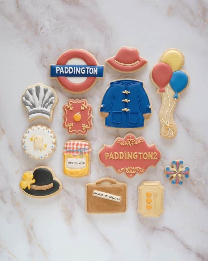 のインスタグラム：「PADDINGTON2 icon cookies🧸🍊🇬🇧🎈🎪﻿ ﻿ The next theme is... ??💭﻿ ﻿ #artofkunika」