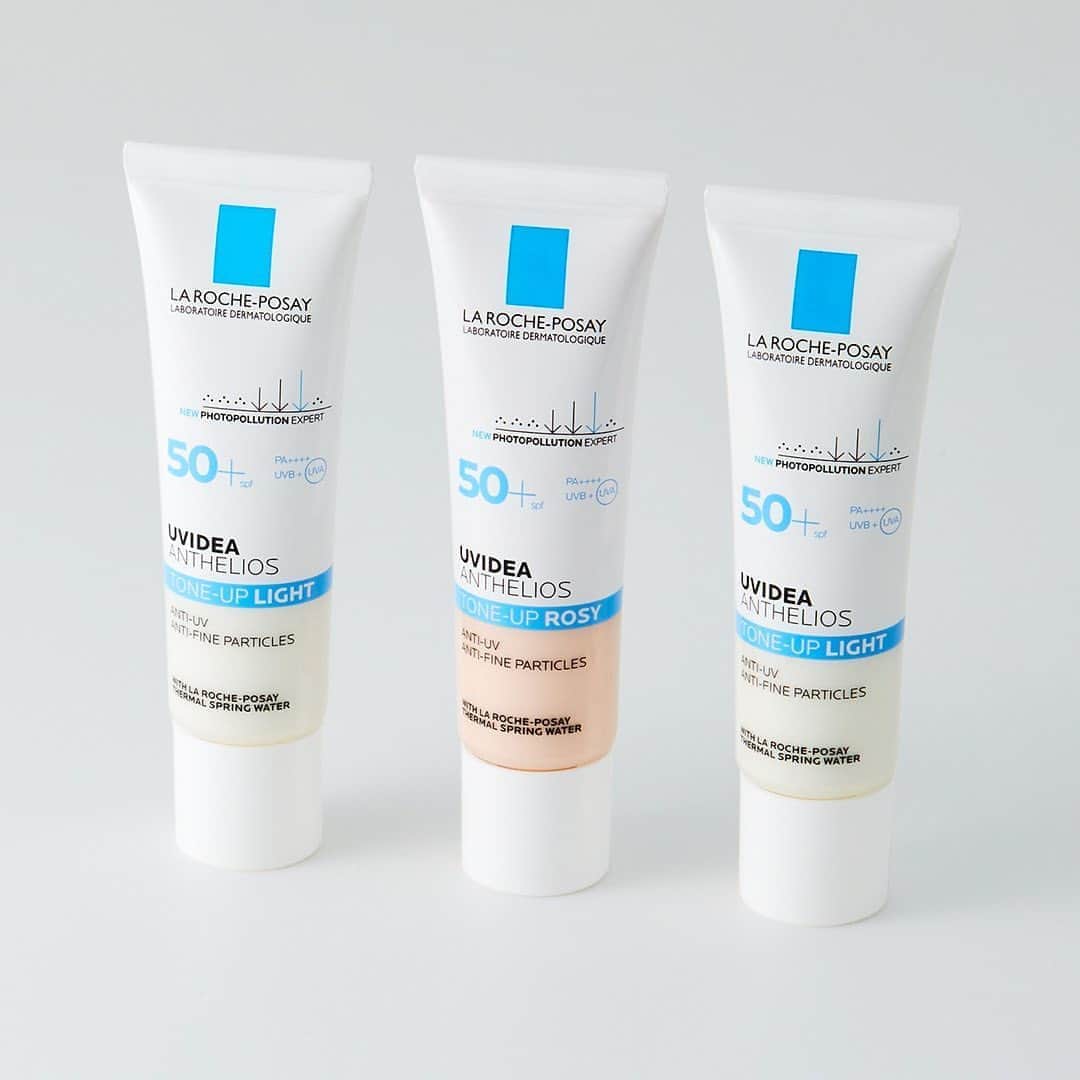 LA ROCHE-POSAY JAPAN ラロッシュポゼのインスタグラム：「＼大人気の #トーンアップUV ／ . トーンアップUV は、気になる肌悩みを自然にカバーし ツヤ感を演出する化粧下地です。 また、SPF50+・PA++++で、日やけ止め効果も◎ ホワイトの #トーンアップUV と #ピンクのトーンアップUV の 2種類ございます。 透明感と血色感をプラスしたい方は ピンクのトーンアップUVがオススメです。 . 【ご使用方法】 ①パール大1個分を手のひらに取り、おでこ・鼻先・両頬・あごの5点にのせます。 ②内側から外側にむかって、全体にやさしくのばします。高いところから塗ると、立体的に仕上がります。 目元や口のまわりは丁寧に。 ③頬、Tゾーンなどは、立体的なので、さらにもう1個分をムラにならないように重ね塗りをしてください。 ワントーン明るくなり、ハイライト効果も期待できます。 ④最後に、お手持ちのファンデーションやパウダーで仕上げを。 トーンアップ効果で肌が明るく、つや感のある仕上がりに。 くすみ等の肌悩みをカバーします。 . 是非チェックしてくださいね🌿 またトーンアップUVの使い心地やオススメポイントなど コメント欄で教えてください！  . 今ならUV製品全品送料無料✨ この機会に是非お試しくださいね。 .  UV イデア XL プロテクショントーンアップ ローズ 30mL 3,740円(税込）  UVイデア XL プロテクショントーンアップ 30mL 3,740円 (税込) . #ラロッシュポゼ #larocheposay #トーンアップ #UVイデアXLプロテクショントーンアップ #uvイデアxlプロテクショントーンアップローズ #トーンアップUV派 #夏新作 #新発売 #新製品 #乾燥肌 #敏感肌 #敏感肌対策 #スキンケア #低刺激 #敏感肌コスメ #置き画 #透明感 #化粧下地 #シミ対策 #紫外線対策 #コスメマニア  #おすすめコスメ #ツヤ肌メイク #ツヤ肌 #コスメレビュー #スキンケアマニア #夏メイク」