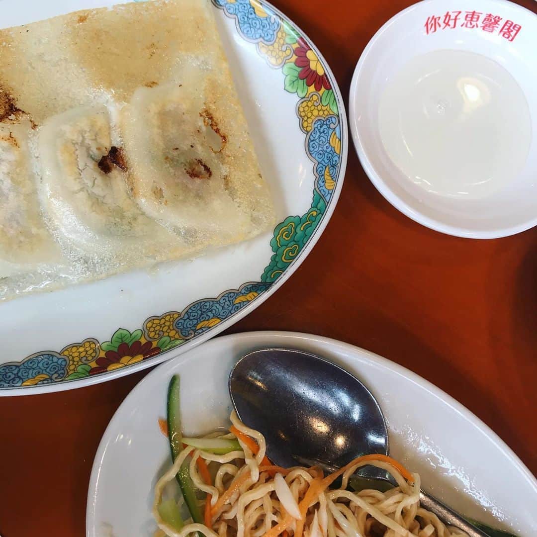 鎮西寿々歌さんのインスタグラム写真 - (鎮西寿々歌Instagram)「マチチュウカ　メグリ 家族で一時期ハマっていた 今、グルテンフリー餃子っていうものがお店にあるんだね。驚  #グルテンフリー餃子 #干し豆腐」8月20日 18時08分 - tarasuzuka24