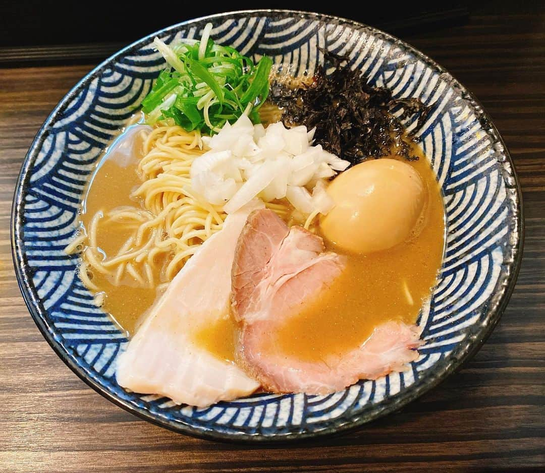 青木泰寛さんのインスタグラム写真 - (青木泰寛Instagram)「完全にとびました とても好みのお味 うまい！  #ラーメン  #ramen  #重濃煮干そば  #煮干しラーメン  #スープまで飲み干す #水分補給と言っても過言ではない」8月20日 18時10分 - yasuhiro.aoki814