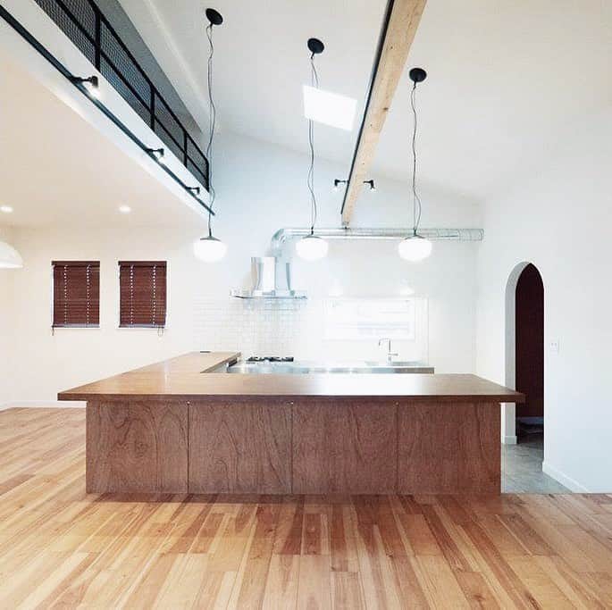 のインスタグラム：「・ kitchen ・ ・ 最新イベント&店舗情報はプロフィールをチェック▽ @orangehouse_tokyo ・ ・ サブアカウント▽ @orangehouse_editors ・ ・ #オレンジハウス #オレンジハウス静岡 #オレンジハウス東京 #新築住宅 #新築戸建 #新築マイホーム #住宅デザイン #リノベ #施工事例 #ダイニング #キッチン #ロフトのある家 #造作キッチン」