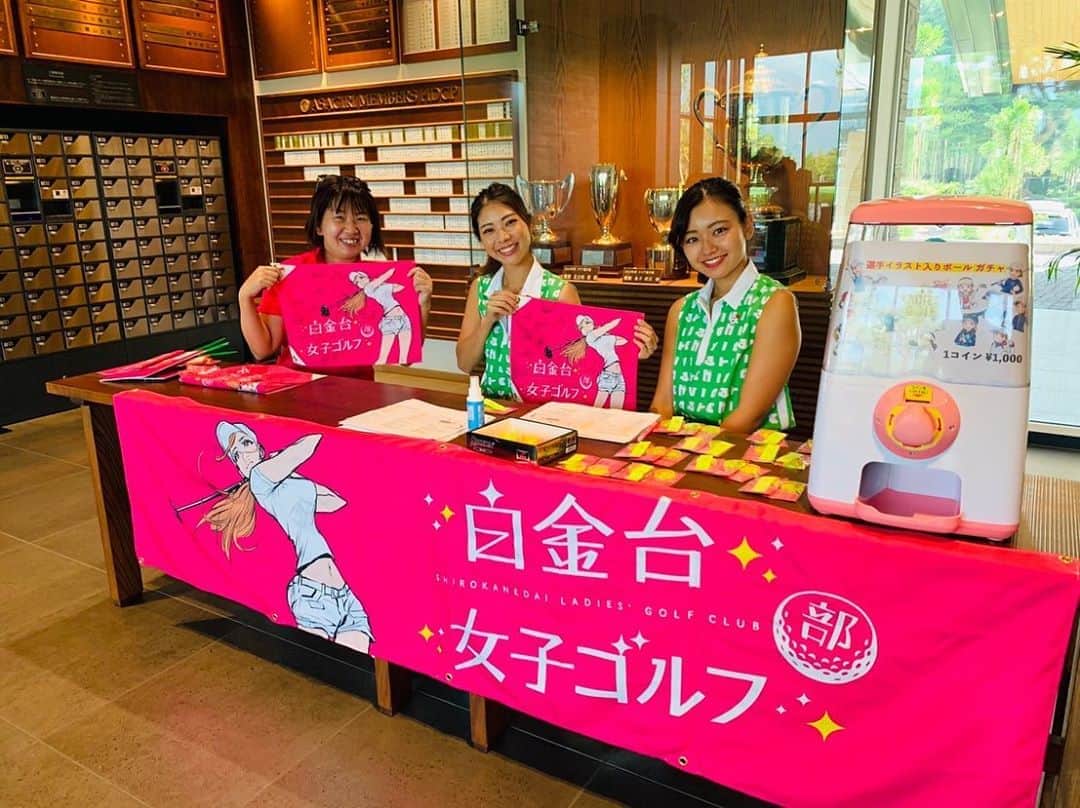 ゆりあのインスタグラム：「昨日は朝霧カントリークラブで番組協賛していただいた企業の方々との白女プロアマコンペでした✨  私も一緒にコンペ回らせていただき楽しくゴルフできました🏌️‍♀️ 前半は調子良かったのに後半大叩き😭😭😭  来てる方々がみんな上手くてびっくりしました😳  来月は白女応援団のミニコンペで関西があるので楽しみです☺️⭐️  #白金台女子ゴルフ部 #ゴルフ #ゴルフ女子 #強かわ女子 #若手女子ゴルファー #ゴルファー #golf #instagolf #instagolfer #Shirojo #白女 #shirokanedailadiesgolfclub #ゴルフ好きと繋がりたい #女子ゴルフ #ゴルフ好き #かわいい #⛳️ #🏌️‍♀️ #youtube #チャンネル登録お願いします #白女応援団」