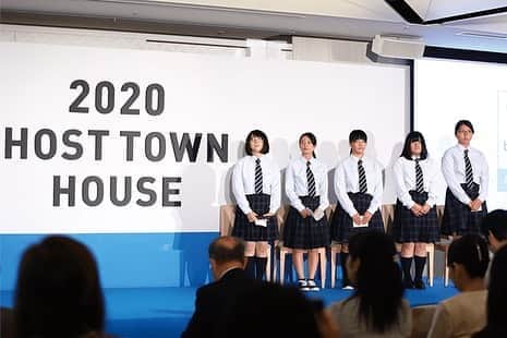 八芳園さんのインスタグラム写真 - (八芳園Instagram)「TEAM HAPPO-EN SUSTAINABLE ACTION 05 福島の高校生の熱い想いにエールを🌾 . 八芳園 × 福島県立 岩瀬農業高等学校 産学連携協定 .  . 「福島の農産物を小さな子どもたちにも安心して食べてもらいたい」 そう語るのは、福島県立岩瀬農業高等学校の生徒たち。 . 原発事故による風評被害により、 地元産の生産物が敬遠される状況がいまだに続いている福島県。 . それでも自分たちが生まれ育った土地で 農産物をつくることに挑戦している生徒たちの想い。 . . 福島県産の農産物の安全性を理解してもらうために、 彼らがたどり着いたのは、 世界基準の農業認証制度「グローバルGAP」。 . 食品安全・労働環境・環境保全に配慮した あり続ける農業 を実践する生産者に与えられる 国際基準制度です。 . GAP認証の農産物は世界的に信頼度がとても高いという事実を知り、 国内でいち早く認証取得に向けた取り組みをスタート。 . 高校生たちの想いは、 福島県の農業を守り続けるため。 それは次世代の農業につながるから。 . その熱い活動を支援するため、 八芳園では岩瀬農業高校と産学連携協定を締結。 . グローバルGAPそのものの認知度向上も目指し、 イベントなどを通じて積極的に情報発信を行っています。  . また、2020年7月1日（水）より、 八芳園と福島県岩瀬農業高等学校による、 新たに始まったプロジェクトとして 「グローバルGAP」の認証を取得した お米「コシヒカリ」を使用した甘酒 「福島県立岩瀬農業高等学校産米 無添加糀あまざけ」 の販売も開始いたしました。  . 夏バテ気味のこの時期にぴったりの 栄養たっぷりの甘酒。 . 高校生の想いの詰まった甘酒をご賞味ください。 . . ■「福島県立岩瀬農業高等学校産米 無添加糀あまざけ」販売ページ https://cookinglab88.handcrafted.jp/ . ■TEAM HAPPO-EN SUSTAINABLE ACTION https://www.happo-en.com/csr/sustainable_action/ . .  #八芳園 #happoen . #岩瀬農業高校 #宝来屋本店 #宝来屋 #福島 #福島県 . #甘酒 #あまざけ #甘酒好きな人と繋がりたい  #美容好きな人と繋がりたい  #健康ごはん #健康 #美容 #SDGs #globalgap #ggap #グローバルgap認証取得 #農業 #高校生 . #新発売 #発酵食品 #発酵 #菌活 #腸活 #美腸 #夏バテ #栄養  #免疫力アップ #発酵食品のある暮らし」8月20日 18時18分 - happoen