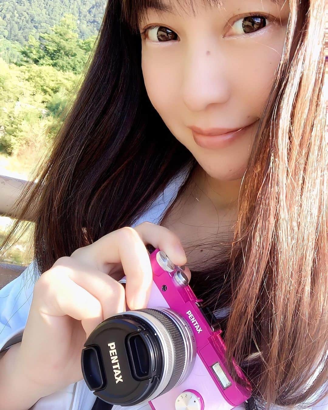 正田美里（みさみさ）さんのインスタグラム写真 - (正田美里（みさみさ）Instagram)「‪今日もカメラ女子してみました📷‬ ‪トンボがいたよ✨可愛い😍‬ ‪田舎の景色は最高です⛰‬  ‪#カメラ女子‬ ‪#PENTAX‬ ‪#ピンクのカメラ‬ ‪#撮るの楽しい‬ ‪#トンボと遭遇‬」8月20日 18時40分 - misamisaupiupi
