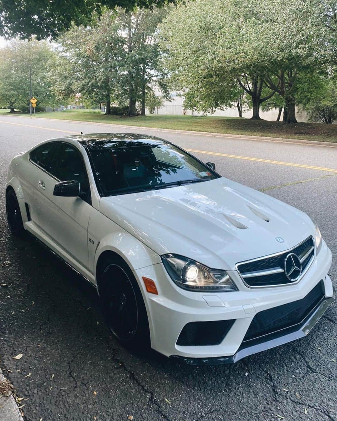 CARLiFESTYLEさんのインスタグラム写真 - (CARLiFESTYLEInstagram)「Mercedes C63 Black Series. 👍🏽or👎🏽? Check out @petrolwerks for more #CarLifestyle」8月21日 5時32分 - carlifestyle