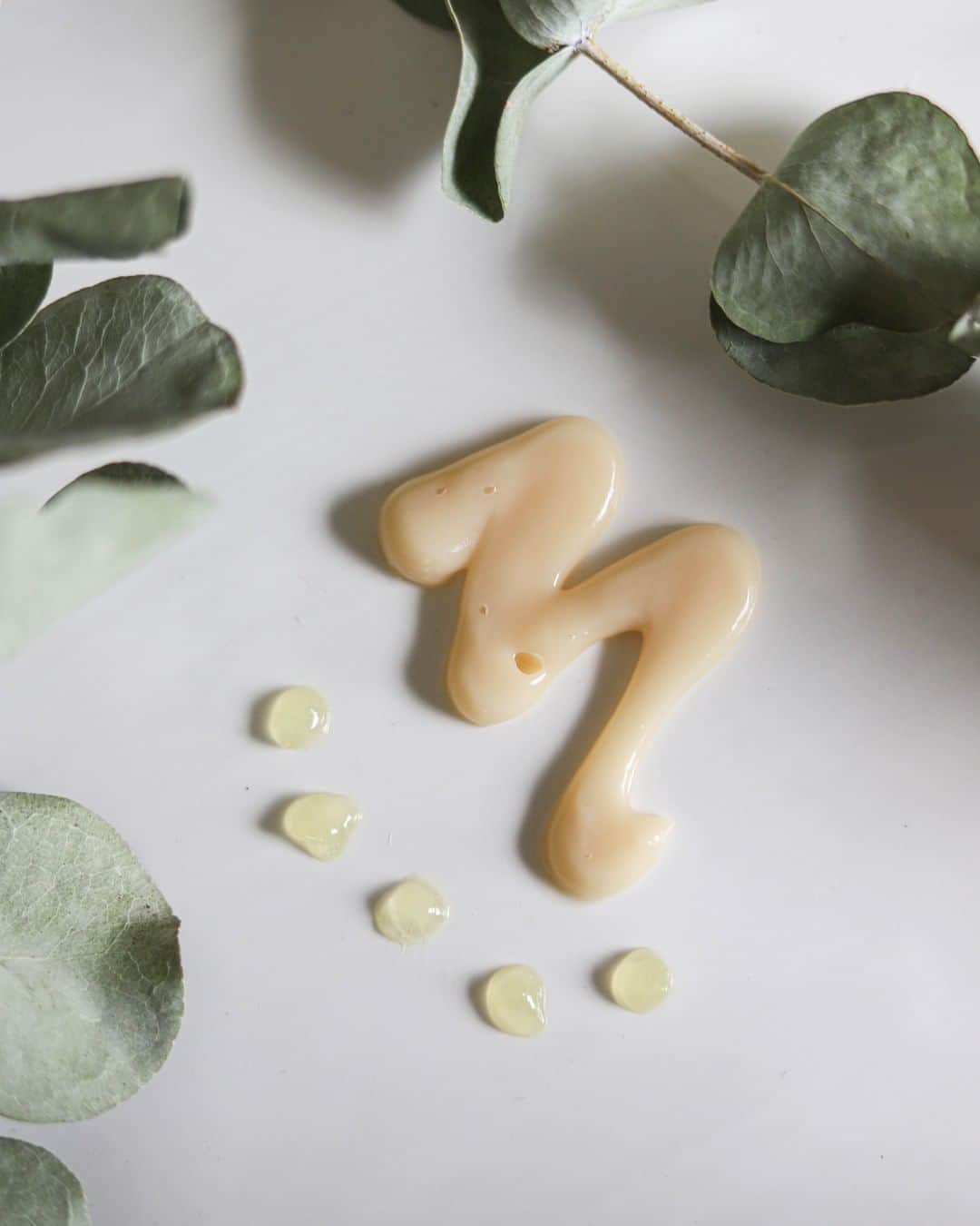 Weledaのインスタグラム：「Say goodbye to stubborn spots and oily skin! Our Clarifying Lotion and S.O.S. Gel are a winning duo!🌿 #Weledaskin #Texture」