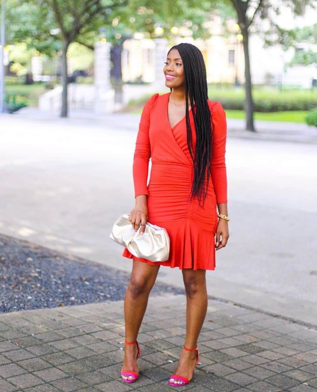 のインスタグラム：「An instant date night hit. The Solid Leonora Dress on the gorgeous @simplydaph. 😎⁠ ⁠ ⁠ ⁠ ⁠ #bailey44 #b44style #dailystyle #effortessstyle #effortlesschic #fashiondaily #fashiongoals #fashioninspo #fashionlover #minimalchic #minimalfashion #minimalstreetstyle #minimalstyle #neutralshades #neutralstyle #neutraltones #ootd #outfitgoals #ootdinspo #outfitinspo #simplebeyond #styleguide #stylehunter #styleinspo #styleinspiration #theeverygirl #wearthisnext #whowhatwear #womensstyle #womenswear」