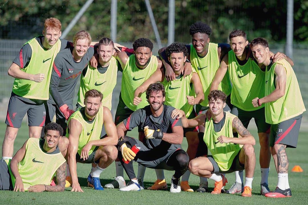 ジョー・ゴメスのインスタグラム：「Young 🆚 Old.... #winners 😋💪🏽」