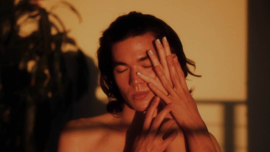 Vevoさんのインスタグラム写真 - (VevoInstagram)「@conangray gets real about heartbreak in "Heather." 😭 Get the tissues ready and check it out now. 💔 ⠀⠀⠀⠀⠀⠀⠀⠀⠀ ▶️[Link in bio] #ConanGray #Heather」8月21日 4時03分 - vevo