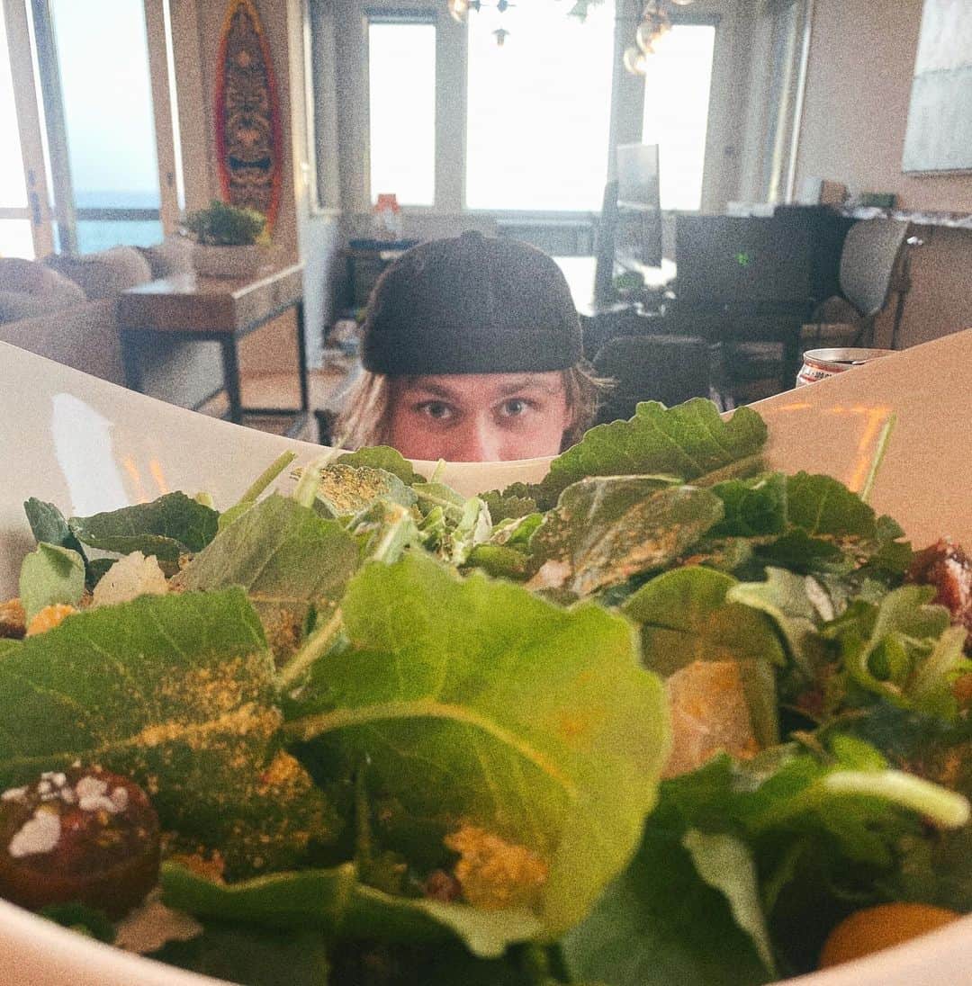 マイケル・クリフォードさんのインスタグラム写真 - (マイケル・クリフォードInstagram)「you don’t win friends with salad.」8月21日 4時07分 - michaelclifford