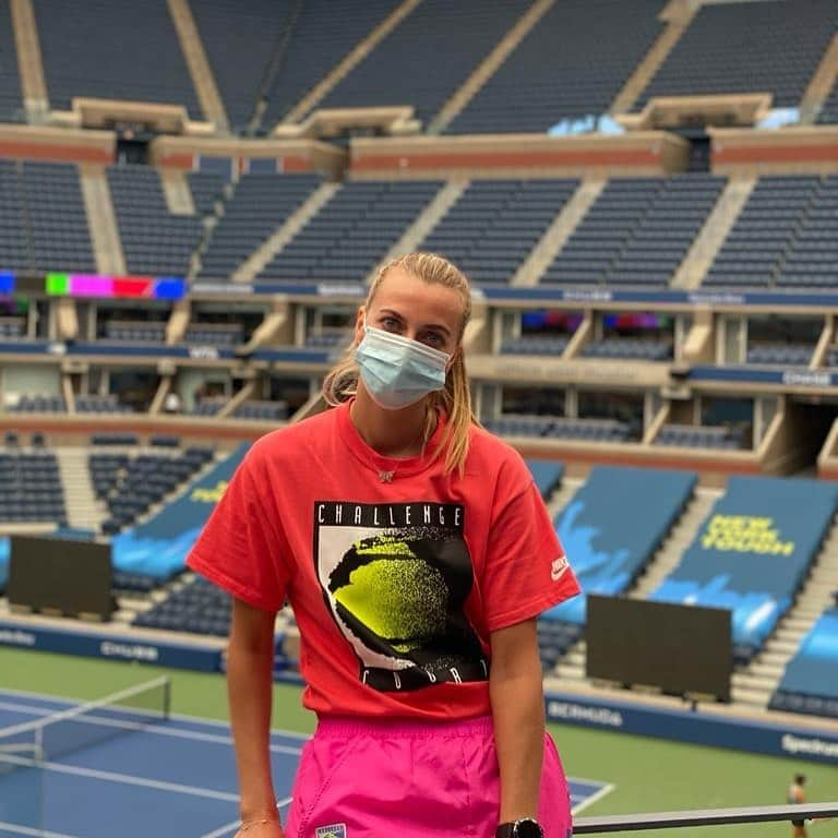 PetraKvitovaさんのインスタグラム写真 - (PetraKvitovaInstagram)「Negative test back and allowed on site to practice! Thanks to the @usta and @wta for the incredible job in making us feel safe here. It feels different but we are lucky to have this opportunity to play so we will make the best of it 🙏 @cincytennis @usopen @nikecourt」8月21日 4時10分 - petra.kvitova