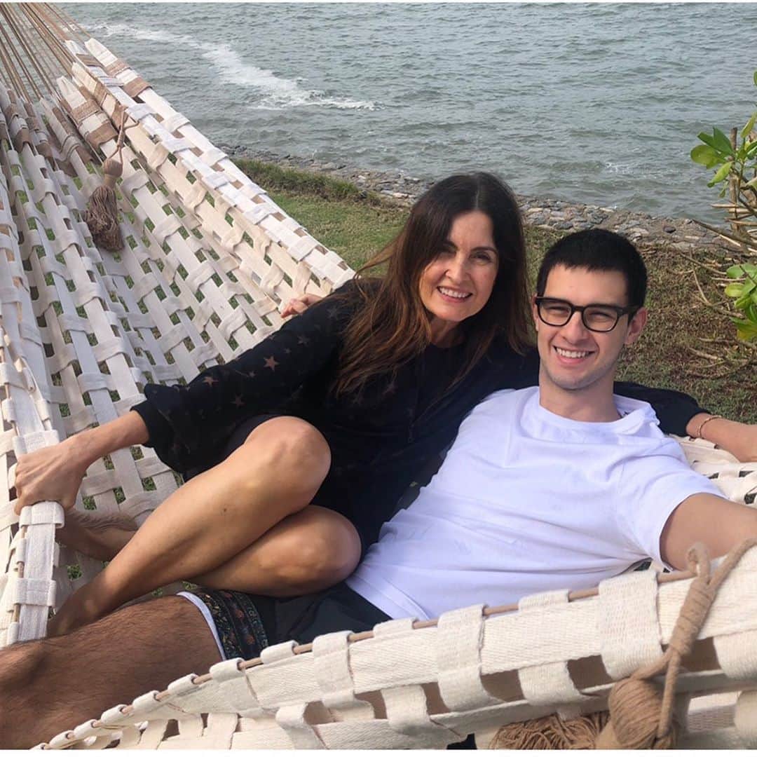 ファチマ・ベルナルデスのインスタグラム：「Ele nem viajou ainda e já estou morrendo de saudades. Sei que, a partir de agora, vou entender ainda mais a minha mãe e o meu pai. #TBT」