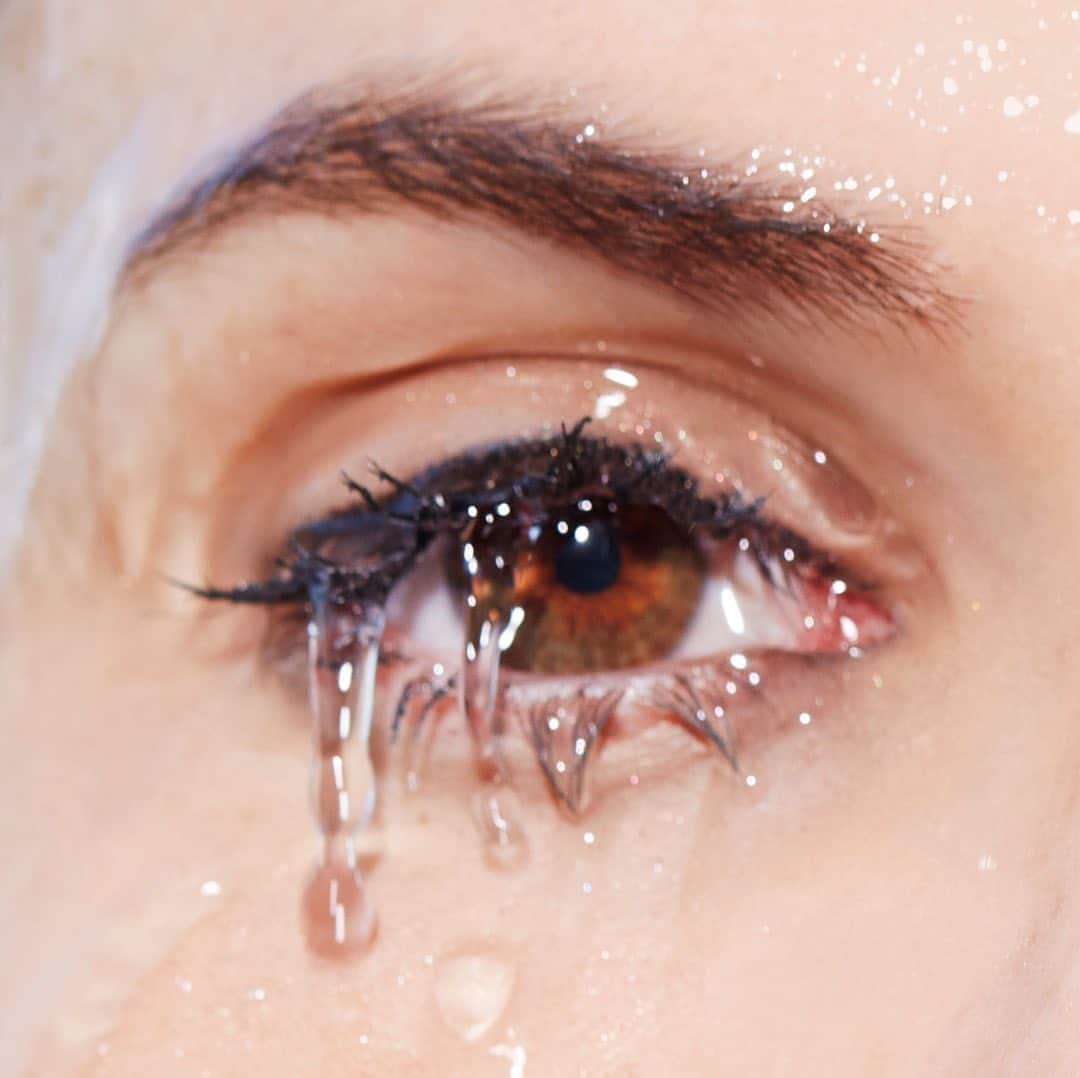 Smashboxのインスタグラム：「Waterproof, sweat proof.... these products are essentially summer proof. Makeup that works in overtime. 💪🏼💦」