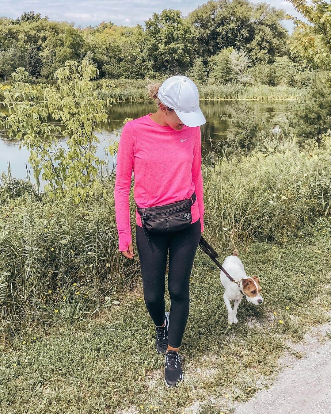 Stephanie Sterjovskiさんのインスタグラム写真 - (Stephanie SterjovskiInstagram)「Dog mom outfit of the day 😜 I always wear a belt bag when I’m walking Lucy so I can keep my keys, phone, treats 😉 & poopie bags on me at all times with my hands free! I’ve had this one for literally 10 years but I think it’s time to update with a new one because I’ve worn it out (a testament to how good quality these ones are, they last so long)! Linked up a few belt bags & my entire look (top & shoes on sale btw) in the @liketoknow.it app: http://liketk.it/2UTO3 @liketoknow.it #liketkit #LTKfit #LTKsalealert #nikewomen #niketoronto #dogmomstyle #beltbag #lululemonalign」8月21日 4時48分 - stephsjolly