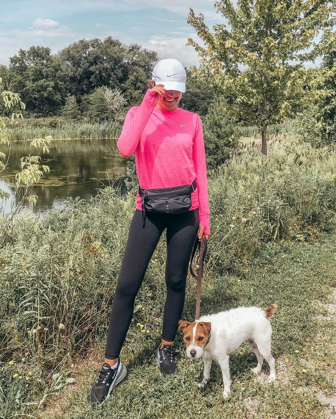 Stephanie Sterjovskiさんのインスタグラム写真 - (Stephanie SterjovskiInstagram)「Dog mom outfit of the day 😜 I always wear a belt bag when I’m walking Lucy so I can keep my keys, phone, treats 😉 & poopie bags on me at all times with my hands free! I’ve had this one for literally 10 years but I think it’s time to update with a new one because I’ve worn it out (a testament to how good quality these ones are, they last so long)! Linked up a few belt bags & my entire look (top & shoes on sale btw) in the @liketoknow.it app: http://liketk.it/2UTO3 @liketoknow.it #liketkit #LTKfit #LTKsalealert #nikewomen #niketoronto #dogmomstyle #beltbag #lululemonalign」8月21日 4時48分 - stephsjolly