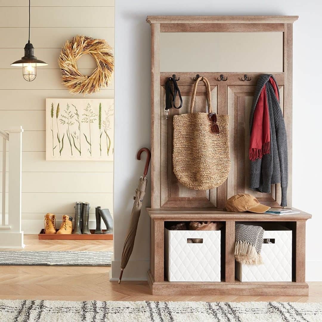 Wal-Mart Stores, Incのインスタグラム：「Who said warm welcomes are just for guests? From cozy accents to organizational pieces, you’ll love coming home to these entryway updates. #WalmartHome」