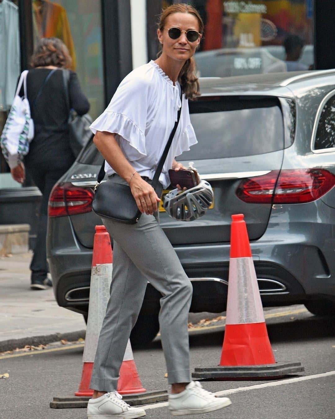 Just Jaredさんのインスタグラム写真 - (Just JaredInstagram)「#PippaMiddleton heads out after a lunch meeting in Chelsea. Photo: Backgrid」8月21日 4時52分 - justjared