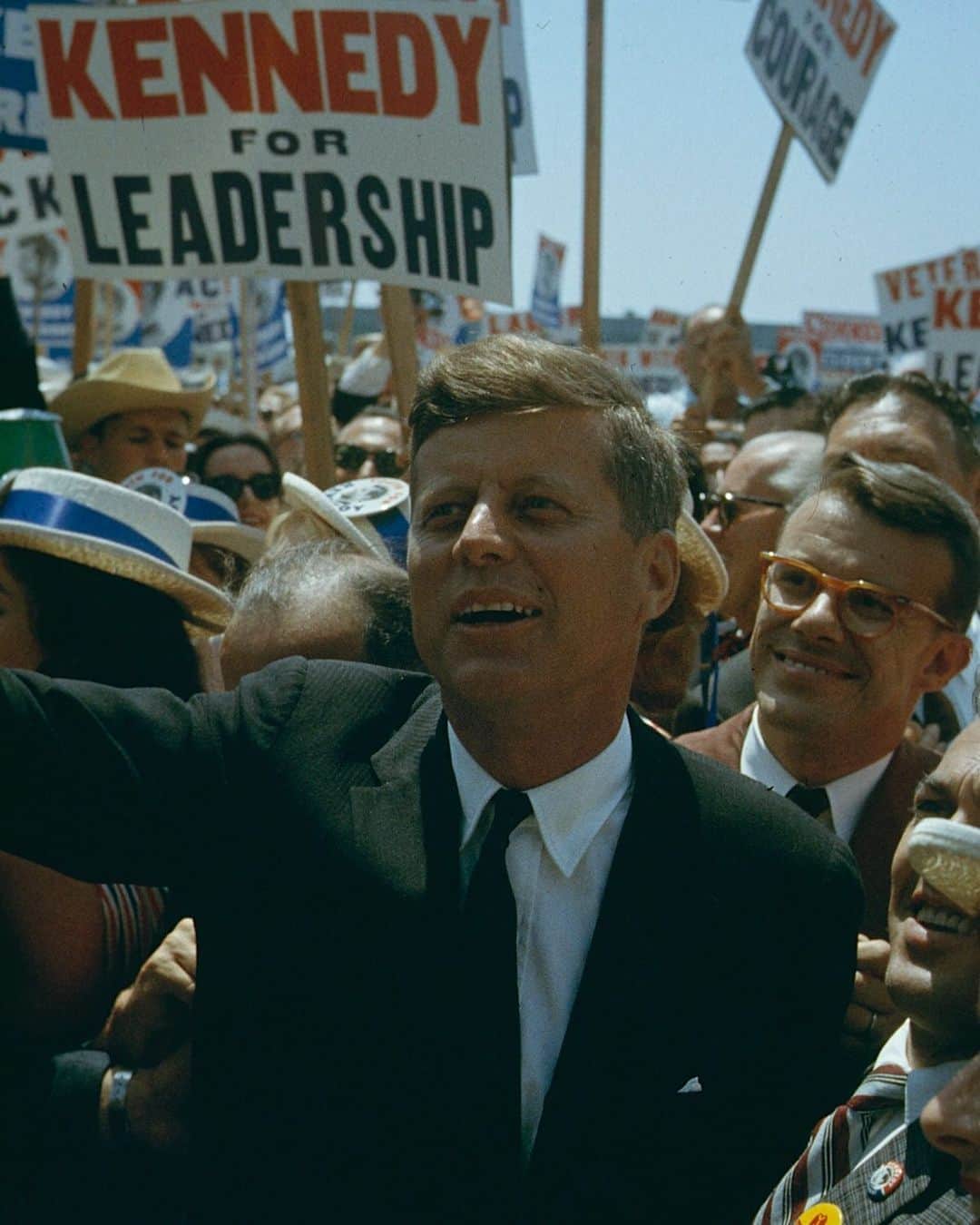 lifeさんのインスタグラム写真 - (lifeInstagram)「John F. Kennedy arrives at the Democratic National Convention in 1960. For 80 years of convention photos from our archives—including rare shots of the Kennedy family, Gloria Steinem, and more hats than you can count—check out the link in bio. (📷Hank Walker/LIFE Picture Collection) #tbt #jfk #1960s #dnc」8月21日 4時57分 - life