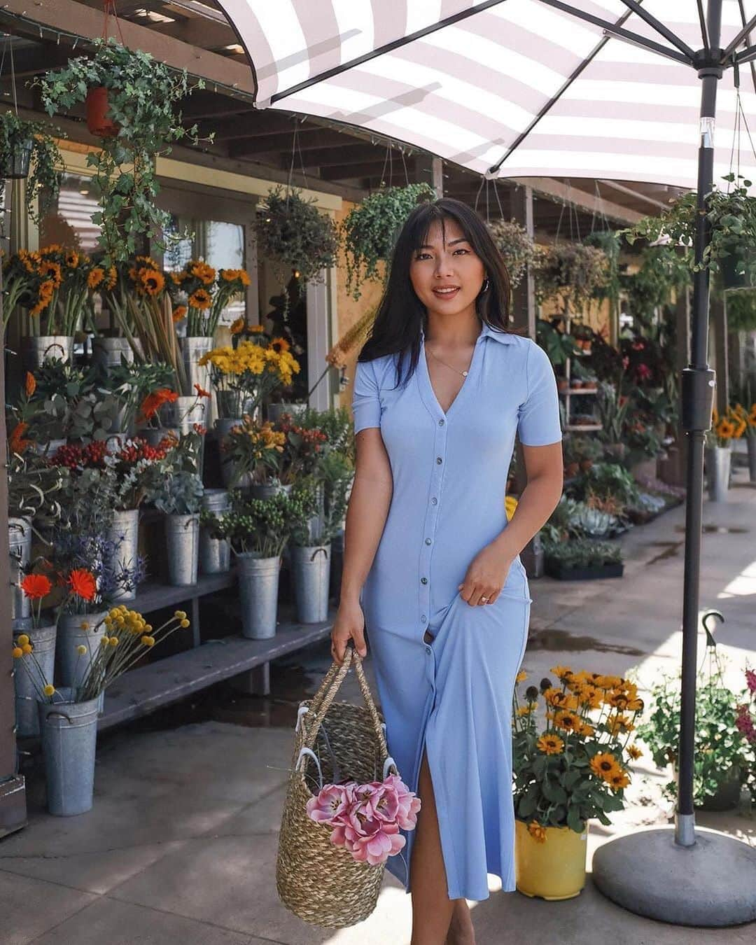 エイミー・ソングさんのインスタグラム写真 - (エイミー・ソングInstagram)「💐 and the Francine Midi Dress - available for pre-order on @revolve @lovemicorazon」8月21日 5時15分 - songofstyle