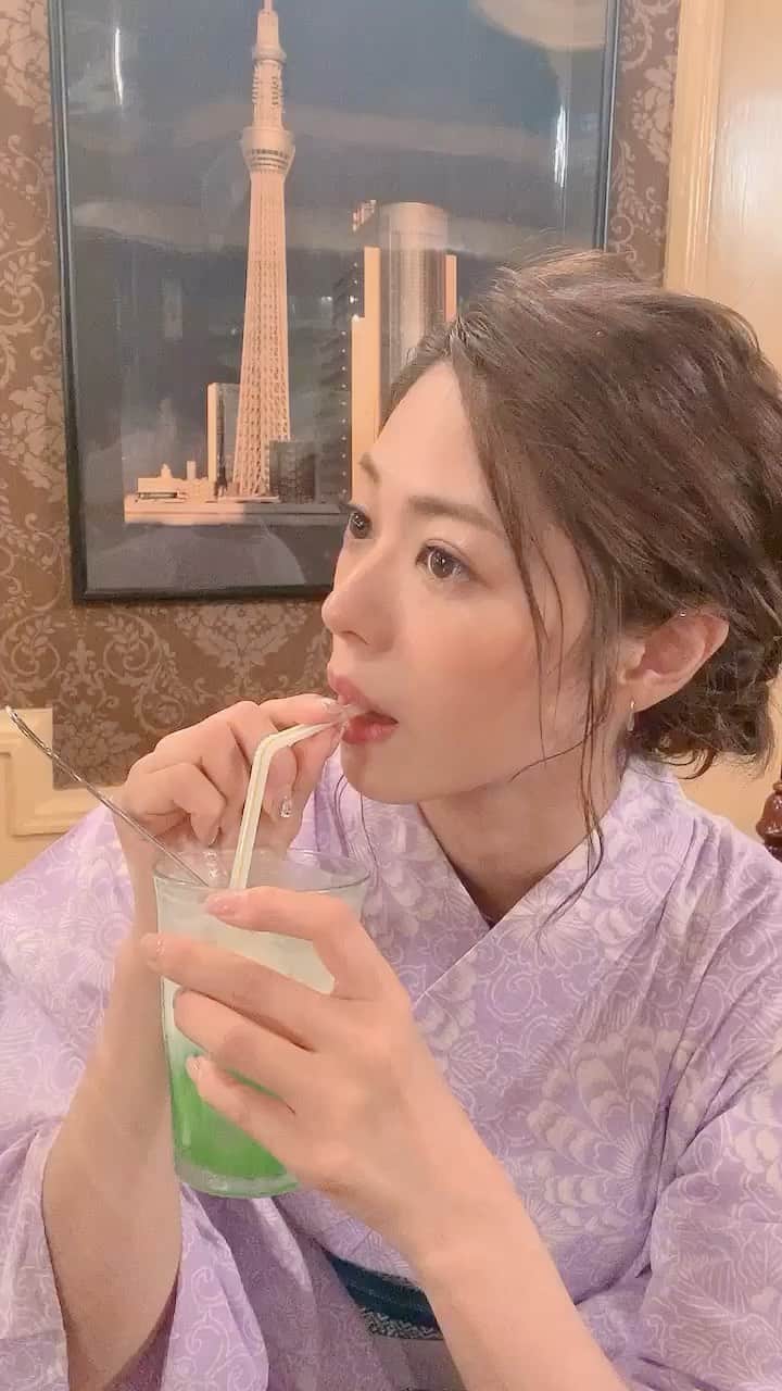 わちみなみのインスタグラム：「のむ？🥤  #浴衣　#クリームソーダ　#花火　#夏　#彼氏目線　#彼女目線　#浴衣ヘアアレンジ #浴衣デート　#yukata #kimono #tokyo #asakusa #わちみなみ　#博多織　#帯　#浴衣コーデ」