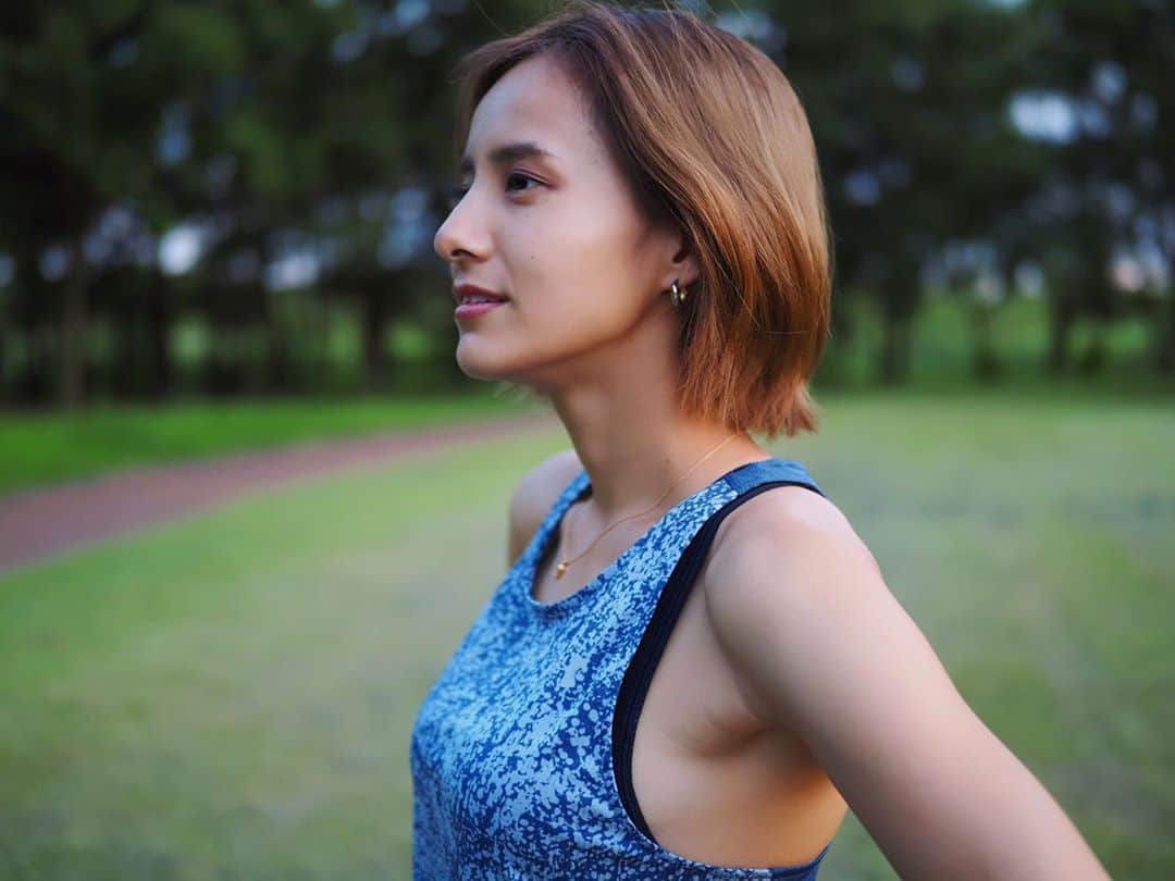 佐野千晃のインスタグラム：「走る力ってやった分だけしっかり返ってくる気がする﻿ ﻿ 走る力は速さだけじゃなく強さもあって﻿ ﻿ 昔のが速くても今のが強ければ過去の自分に勝てる﻿ ﻿ 、、、、、、気がする！﻿ ﻿ 過去の自分に勝つ為に﻿ ﻿ 未来の自分に自信を持つ為に﻿ ﻿ 今日も走る！！！！！！！﻿ ﻿ #run #running #marathon #フルマラソン #マラソン #マラソン女子 #人生自由自在 #走る女子 #ファッション #ウェア #楽しく走る #ランニング #ジョギング #強く」