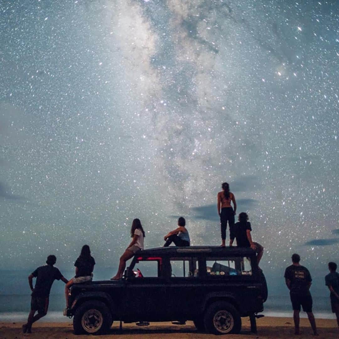 Land Roverさんのインスタグラム写真 - (Land RoverInstagram)「A #DEFENDER, an isolated beach and some great friends made for an unforgettable experience for @ChelseaKauai. Share your #LandRover and #ClassicDefender photos with us using #ShapeOfAdventure   #4x4 #Adventure #BeachCamping #CarsofInstagram #Offroad #Offroad #Hawaii #Kauai #LandRover"」8月20日 20時30分 - landrover