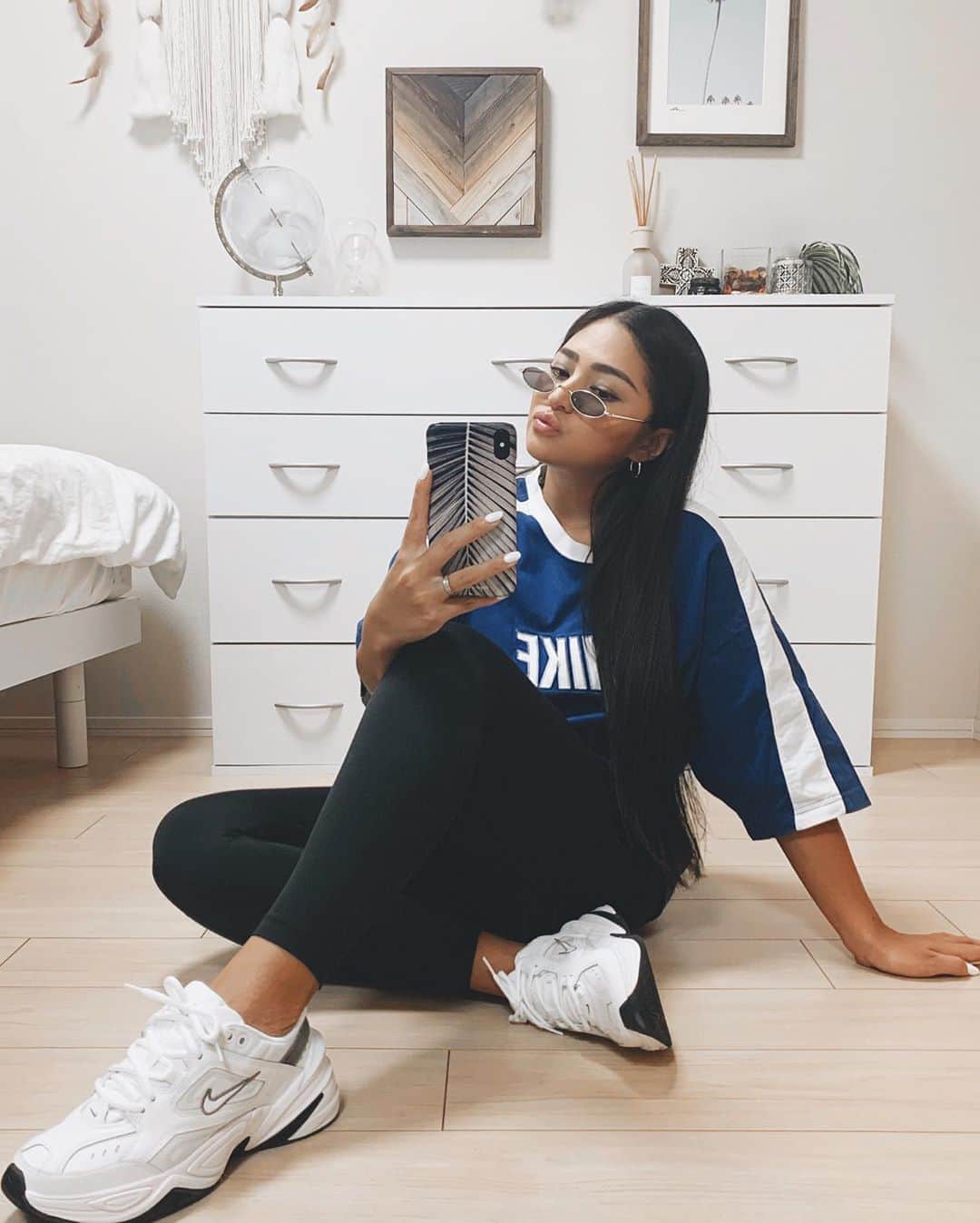 のインスタグラム：「. . all NIKE💙🤍🦋💙🤍 . . #古着#古着コーデ#ストリートファッション#ストリートコーデ#ナイキ#コーデ#外国人風ヘアー#外国人風パーマ#黒髪#バージンヘア#ストリート女子#カジュアルコーデ #nike#usedfashion#vintagefashion#ootd #streetfashion#longhair#hairstyle#sunglasses#nikeshoes#niketekno」