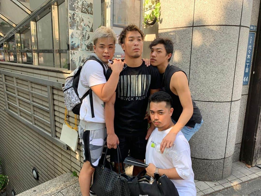 太田忍さんのインスタグラム写真 - (太田忍Instagram)「オカマ3人組のAJAとYouTube撮影してきました！ 心は女性かも知れませんが 力の強さは余裕で男でした！笑  土曜日19時に動画up予定！ お楽しみに！  #キャプテンババァ #2丁目警備保障 #パワーワード」8月20日 20時42分 - shinobu63no_1