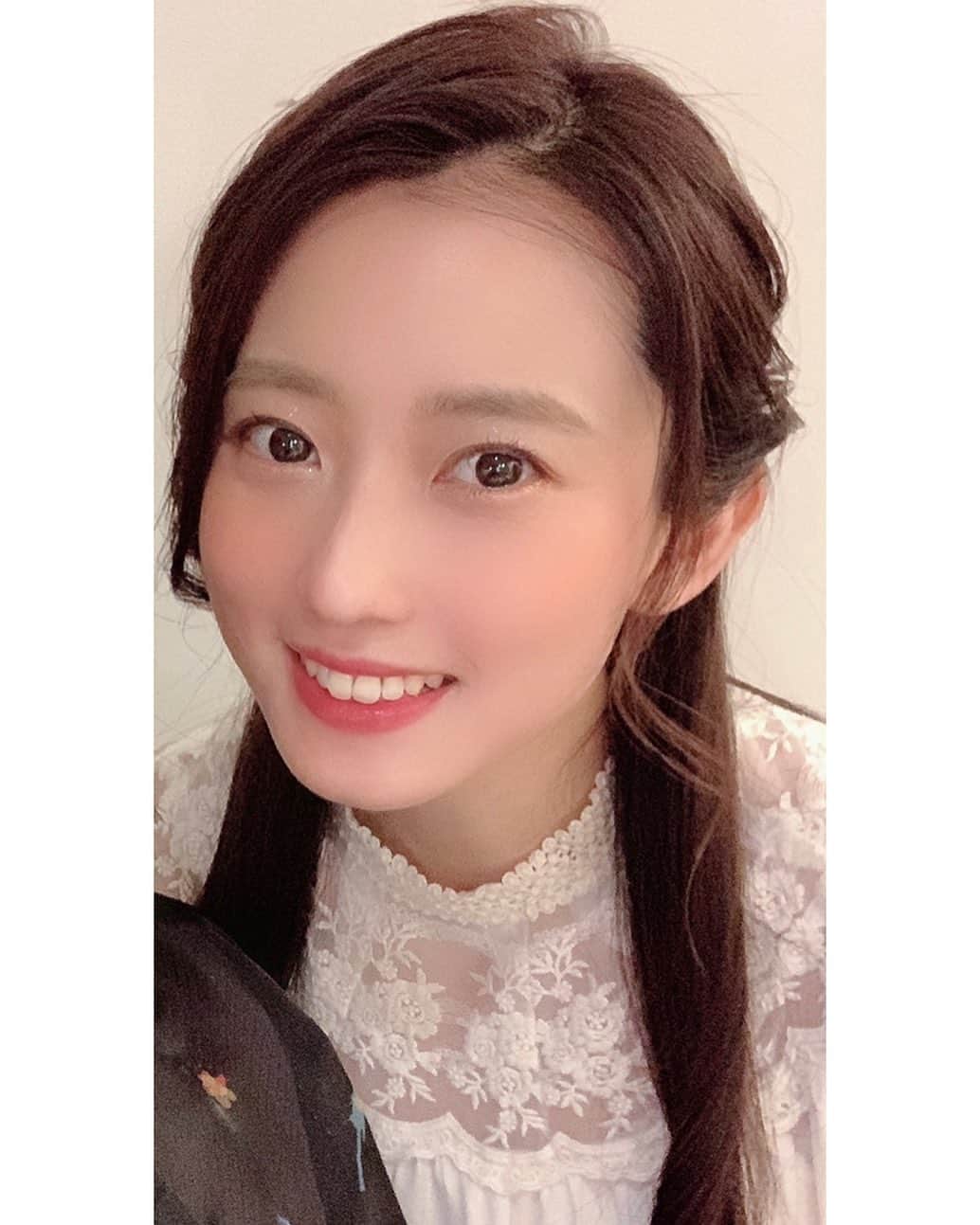 段文凝のインスタグラム：「これも前の仕事の時🤗 目元キラキラ🤩✨ . .  #TV#TV収録#TV出演#生放送 #メイク#インフルエンサー#撮影#チャイボーグ#オルチャンメイク#オルチャンヘア#韓国#中国#ファッションモデル#モデル#ヘアメイク#中国メイク#クリエイター#雑誌#雑誌撮影#雑誌掲載#ポニーテール#タピオカ#広告モデル#タレント#イベント#アパレル#アパレル撮影#アパレルモデル#朝日新聞」