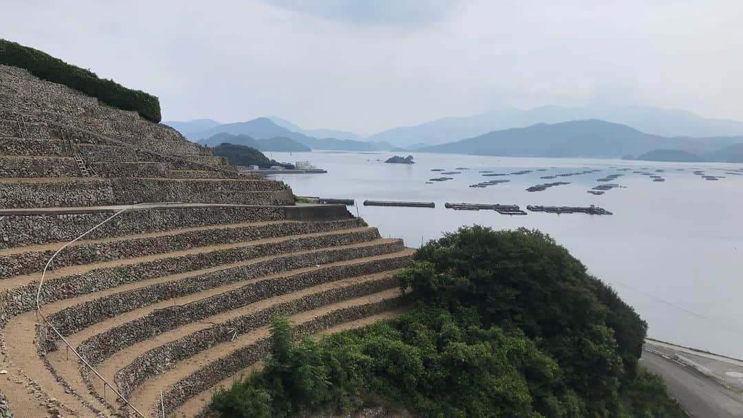 斉藤翠さんのインスタグラム写真 - (斉藤翠Instagram)「愛媛2019  愛媛取材旅からちょうど1年ほど。 台風接近の為に瀬戸大橋が通行止めになって、あれ？これは愛媛に行けるのか…？と最初っから最後まで色々ありましたが 愛媛の方達が本当に明るく、優しい方ばかりで感謝しきりの旅となり、トラブルを上回るくらい最高な旅となりました！  #愛媛 #松山 #宇和島 #2019夏 #日本の夏 #愛媛の夏 #ehime #matsuyama #uwajima #summer #japan_of_insta」8月20日 20時45分 - midori_sss