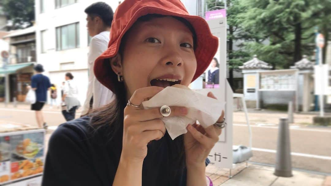 斉藤翠さんのインスタグラム写真 - (斉藤翠Instagram)「愛媛2019  愛媛取材旅からちょうど1年ほど。 台風接近の為に瀬戸大橋が通行止めになって、あれ？これは愛媛に行けるのか…？と最初っから最後まで色々ありましたが 愛媛の方達が本当に明るく、優しい方ばかりで感謝しきりの旅となり、トラブルを上回るくらい最高な旅となりました！  #愛媛 #松山 #宇和島 #2019夏 #日本の夏 #愛媛の夏 #ehime #matsuyama #uwajima #summer #japan_of_insta」8月20日 20時45分 - midori_sss