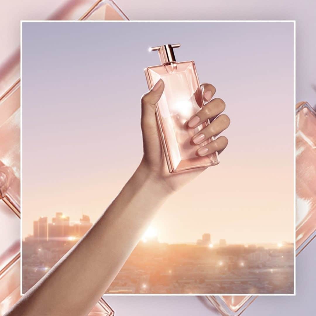 Lancôme Officialさんのインスタグラム写真 - (Lancôme OfficialInstagram)「The ultimate totem for bigger dreams? Idôle Le Grand Parfum in the hands of every woman. A strong spirit encapsulated in this signature "clean and glow" fragrance.  #Lancome #Idole #IdoleByLancome」8月20日 20時59分 - lancomeofficial