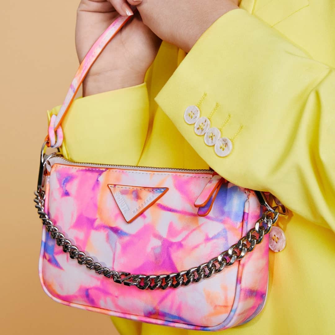 Schutzのインスタグラム：「TRY NOT TO LOVE THE CROSSBODY EMMY TIE DYE ❤️ #newin #schutzhandbags」