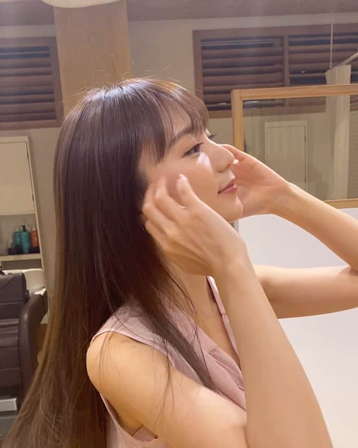 宮内ひかるのインスタグラム：「💕 Violetに通いだしてほんとうに髪質改善されてるよね🥺✨ありがとうございます ﻿ ﻿ ﻿ #名古屋美容室　#名古屋美容院　#violet栄店　#ヘアー　#ヘア動画　#トリートメント　﻿ ﻿」