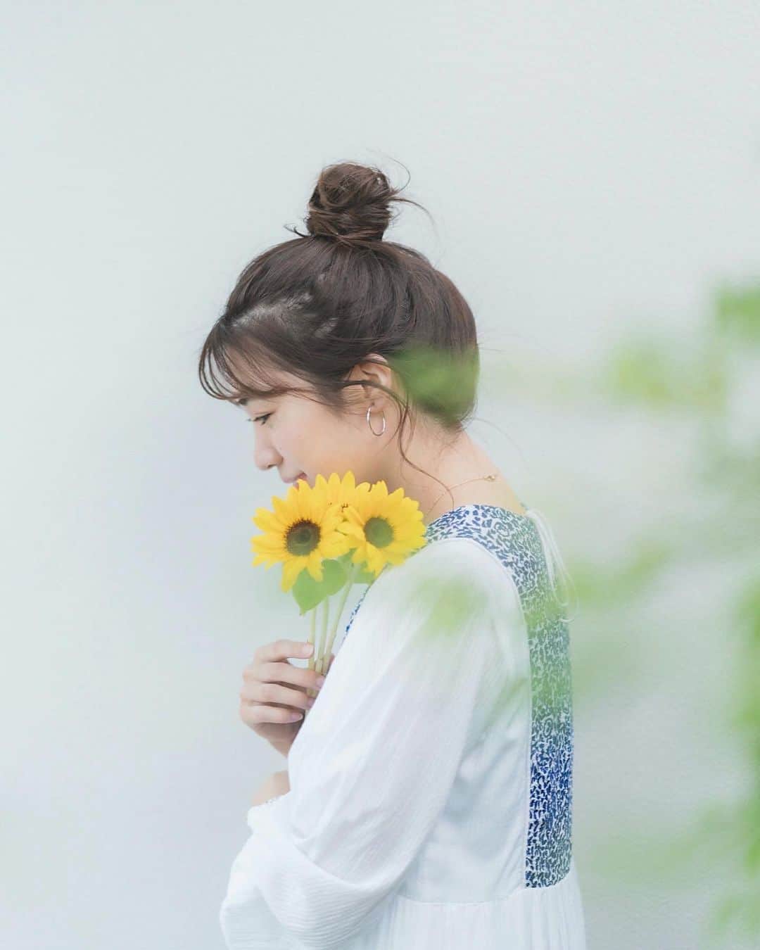 mikicoco00のインスタグラム：「* 🌻🌻🌻 * UNIQLOのお花屋さん❁⃘*.ﾟ ユニクロでお花も買えるなんて🙊  UNIQLOTOKYO店(マロニエゲート銀座) UNIQLO原宿店 UNIQLOPARK横浜ベイサイド店　 にて購入できますよ💁‍♀️  しかも1束390円！3束990円😳👏 簡単なアレンジもしてくれるみたいです💐 * お家時間もお花があると パっと明るくなりますよね🌈 * * * #uniqloflower  #日常をカラフルに」