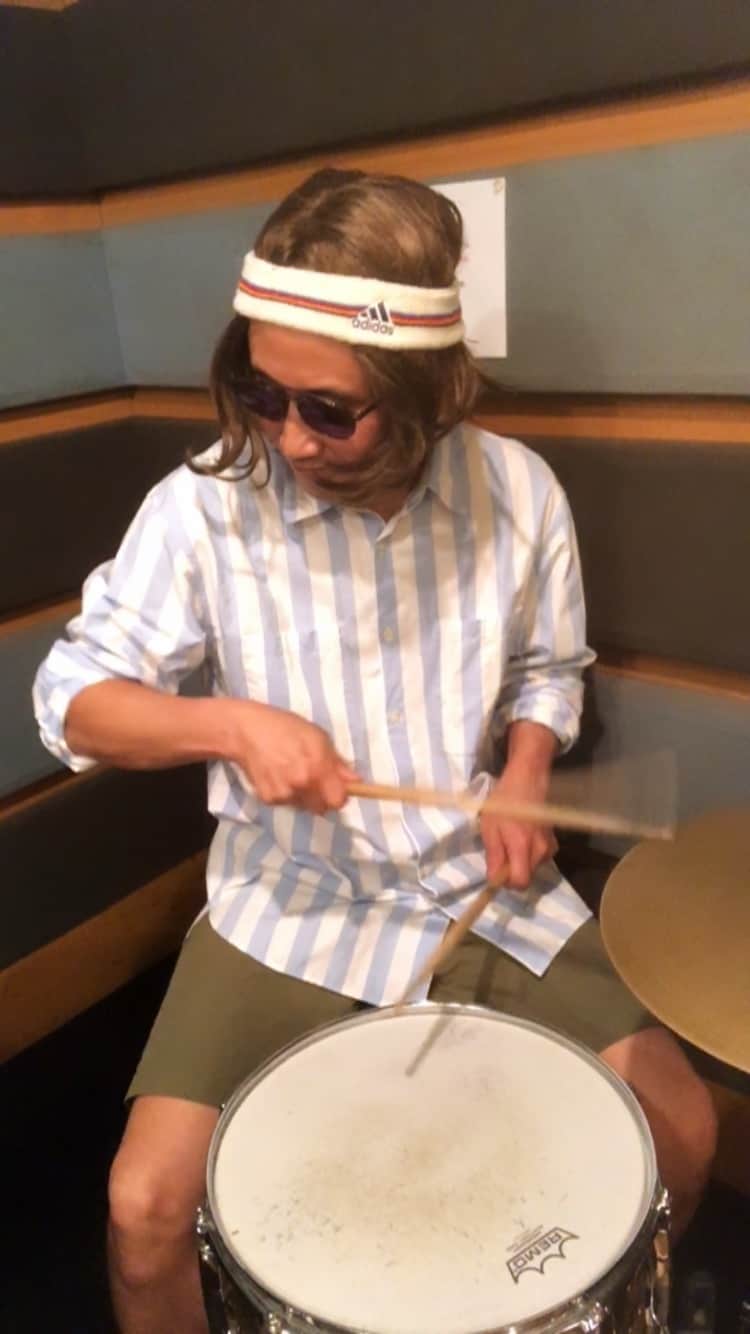おたこぷーのインスタグラム：「ドラム漫談のイントロはこれでしばらく固定します。 また、うまくなったら少し変えようっと。」