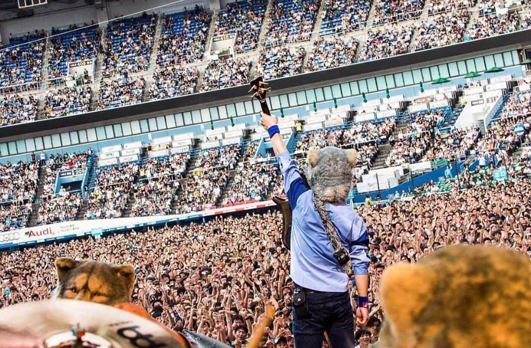 Man With A Missionさんのインスタグラム写真 - (Man With A MissionInstagram)「#throwback to Tokyo Summer Sonic in 2017. We can’t wait to get out and play for you guys again!🐺🎸🖤 . . . #summersonic2017 #summersonictokyo #mwam #manwithamission #live #festival #summer #livemusic #jpop #jrock #jeankenjohnny #spearrib #kamikazeboy #santamonica #tokyotanaka #tbt #throwbackthursday」8月20日 21時10分 - mwamofficial