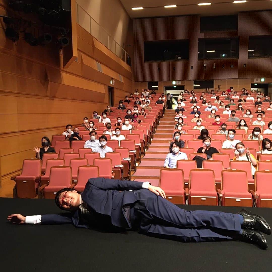 山里亮太のインスタグラム：「山里亮太の140東京4日目、楽しすぎてしまいました。 みなさま、ありがとうございました！ いやぁ、楽しい！！！ とにかく楽しい！！！ #山里亮太の140東京 #紀伊國屋サザンシアター」