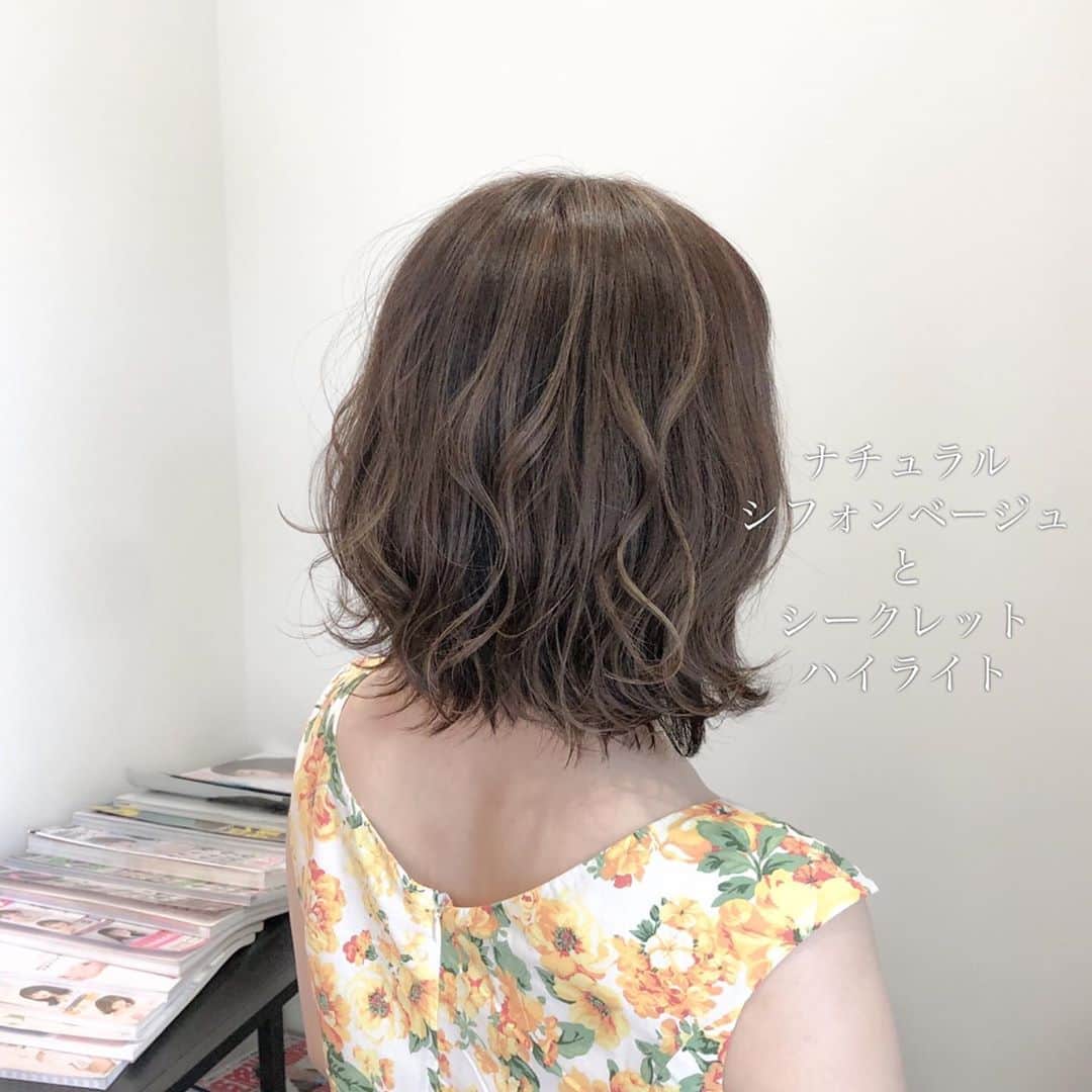 ハナフサユウスケのインスタグラム：「自然なベージュも 人気ですー ＊ ＊ #hairarrange#ヘアアレンジ#ヘアセット#美容室#美容師#姫路#岡山#赤穂#赤穂市#簡単アレンジ#ヘアアレンジ動画#セルフアレンジ#インナーカラー#バレイヤージュ#サロンモデル#サロモ#撮影#ハイライト#グラデーション#外国人風カラー#グレージュ#シルバーアッシュ#グレーアッシュ#切りっぱなしボブ#ボブ#ボブアレンジ#ショートボブ#ショートヘア#ワンレンボブ#ハイトーンボブ」