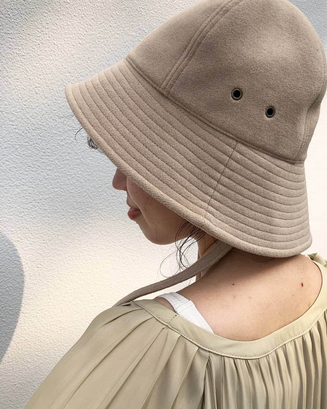 Omekashiさんのインスタグラム写真 - (OmekashiInstagram)「【NEW IN】﻿ ﻿﻿ ﻿﻿ #DISAグリムハット﻿﻿﻿ ¥10,000＋tax﻿﻿﻿ BEIGE﻿﻿﻿ ﻿﻿ ﻿﻿ @lamaisondelyllis﻿ ﻿﻿﻿ JAPAN　SINCE 2014﻿﻿﻿ ​﻿﻿﻿ "内面の美しい誇り高き女性"という花言葉を持つアマリリスから連想されるような女性のための帽子ブランド。﻿﻿﻿ ​﻿﻿﻿ ​﻿​帽子が人を選ぶのではなく、﻿﻿﻿ ワンサイズ展開でありながら人を選ばない﻿﻿﻿ 好きなスタイルを好きに選ぶことができる自由。﻿﻿﻿ ​﻿自分の個性を最大限に表現できるアイコンとなる﻿﻿﻿ 被って心地よいフィット感が出るような帽子をご提案いたします。﻿﻿﻿ ﻿﻿﻿ ﻿﻿﻿ ﻿﻿﻿ #omekashi﻿﻿﻿ #omekashi_2020aw﻿ #lamaisondelyllis ﻿﻿﻿ #オメカシ﻿﻿﻿ #メゾンドリリス﻿﻿ ﻿﻿﻿ ﻿﻿ ﻿﻿﻿ ﻿」8月20日 21時44分 - omekashi_pr