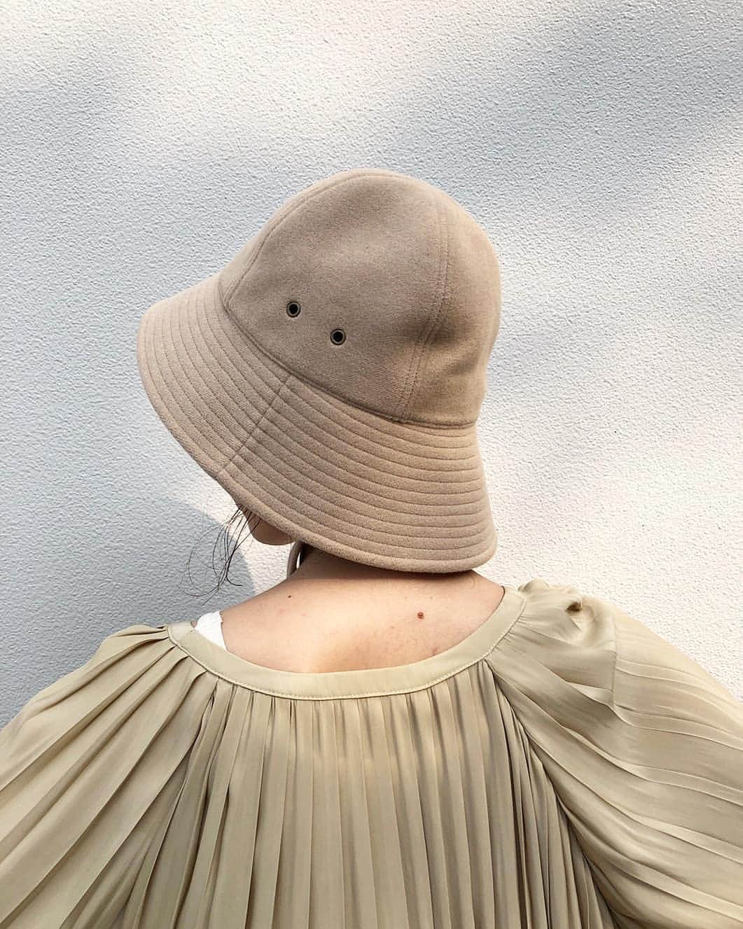 Omekashiさんのインスタグラム写真 - (OmekashiInstagram)「【NEW IN】﻿ ﻿﻿ ﻿﻿ #DISAグリムハット﻿﻿﻿ ¥10,000＋tax﻿﻿﻿ BEIGE﻿﻿﻿ ﻿﻿ ﻿﻿ @lamaisondelyllis﻿ ﻿﻿﻿ JAPAN　SINCE 2014﻿﻿﻿ ​﻿﻿﻿ "内面の美しい誇り高き女性"という花言葉を持つアマリリスから連想されるような女性のための帽子ブランド。﻿﻿﻿ ​﻿﻿﻿ ​﻿​帽子が人を選ぶのではなく、﻿﻿﻿ ワンサイズ展開でありながら人を選ばない﻿﻿﻿ 好きなスタイルを好きに選ぶことができる自由。﻿﻿﻿ ​﻿自分の個性を最大限に表現できるアイコンとなる﻿﻿﻿ 被って心地よいフィット感が出るような帽子をご提案いたします。﻿﻿﻿ ﻿﻿﻿ ﻿﻿﻿ ﻿﻿﻿ #omekashi﻿﻿﻿ #omekashi_2020aw﻿ #lamaisondelyllis ﻿﻿﻿ #オメカシ﻿﻿﻿ #メゾンドリリス﻿﻿ ﻿﻿﻿ ﻿﻿ ﻿﻿﻿ ﻿」8月20日 21時44分 - omekashi_pr