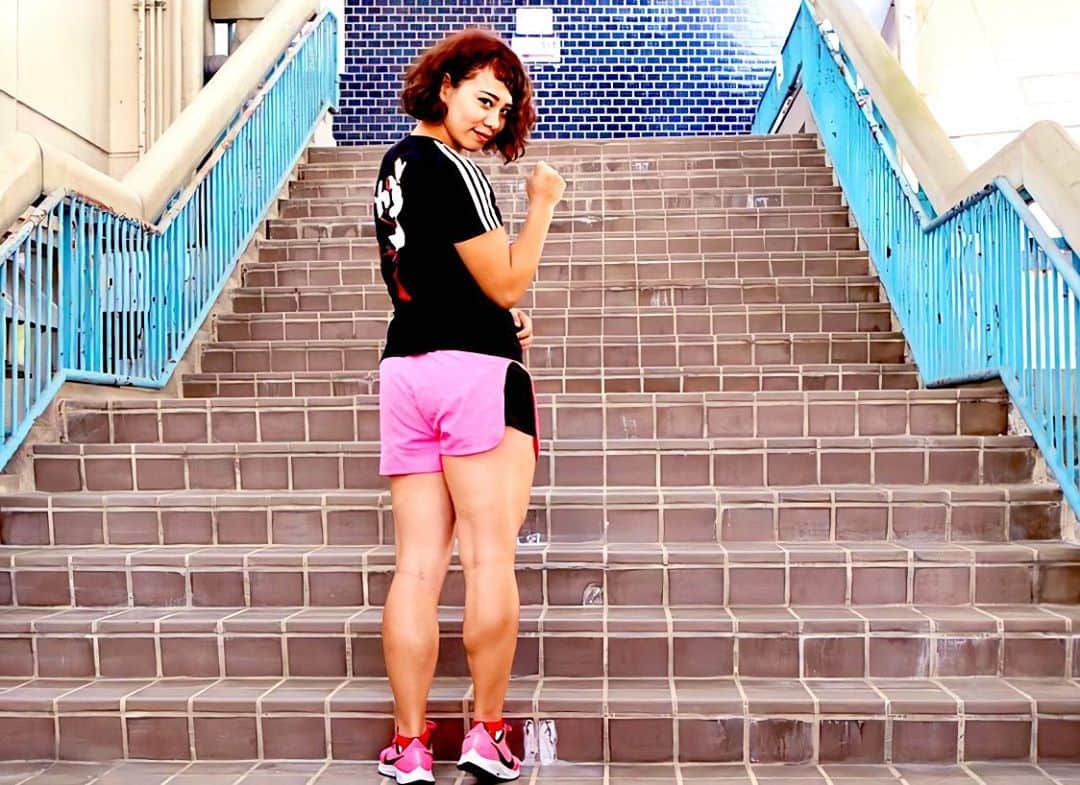のインスタグラム：「【顔より太もも】﻿ ・﻿ ・﻿ ・﻿ (顔よりふくらはぎ？🧐)﻿ ﻿ ﻿ #ガールズケイリン﻿ #競輪選手﻿ #自転車競技 #自転車競技選手﻿ #teambridgestonecycling﻿ #筋肉女子 #筋トレ女子 #筋トレ  📸@shimajoe」