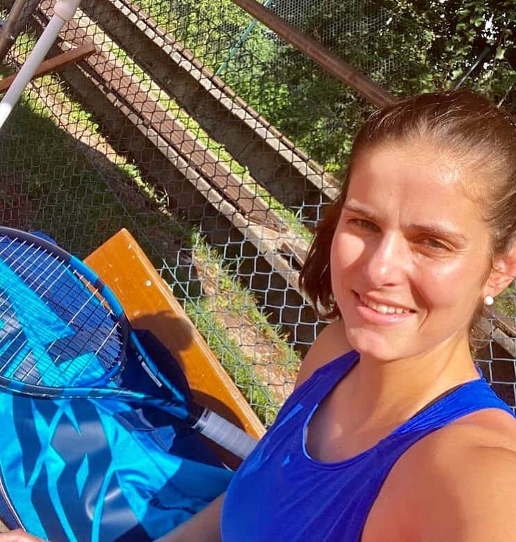 ユリア・ゲルゲスのインスタグラム：「More powerful than ever with my new #PureDrive from @babolat. #unleashyourpower ⚡️⚡️⚡️」