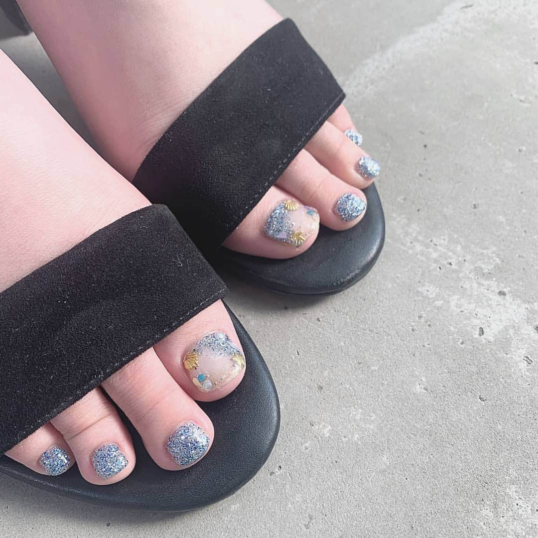 西原愛香のインスタグラム：「𝑠𝑢𝑚𝑚𝑒𝑟 𝑛𝑎𝑖𝑙𓇼𓆡𓆉 ⋆  #nails #summernails#instalike #おしゃれさんと繋がりたい #綺麗になりたい#可愛くなりたい」