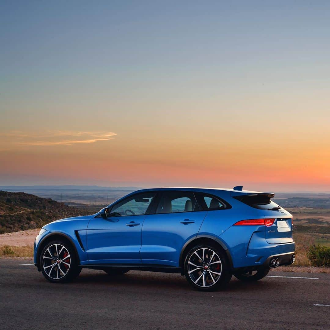 Jaguarさんのインスタグラム写真 - (JaguarInstagram)「Catch the perfect sunset. Fast.  #Jaguar #FPACE #SVR #Premium #Luxury #Performance #SUV #AWD #V8 #CarsofInstagram #InstaCar #SV #SpecialVehicleOperations」8月20日 22時04分 - jaguar