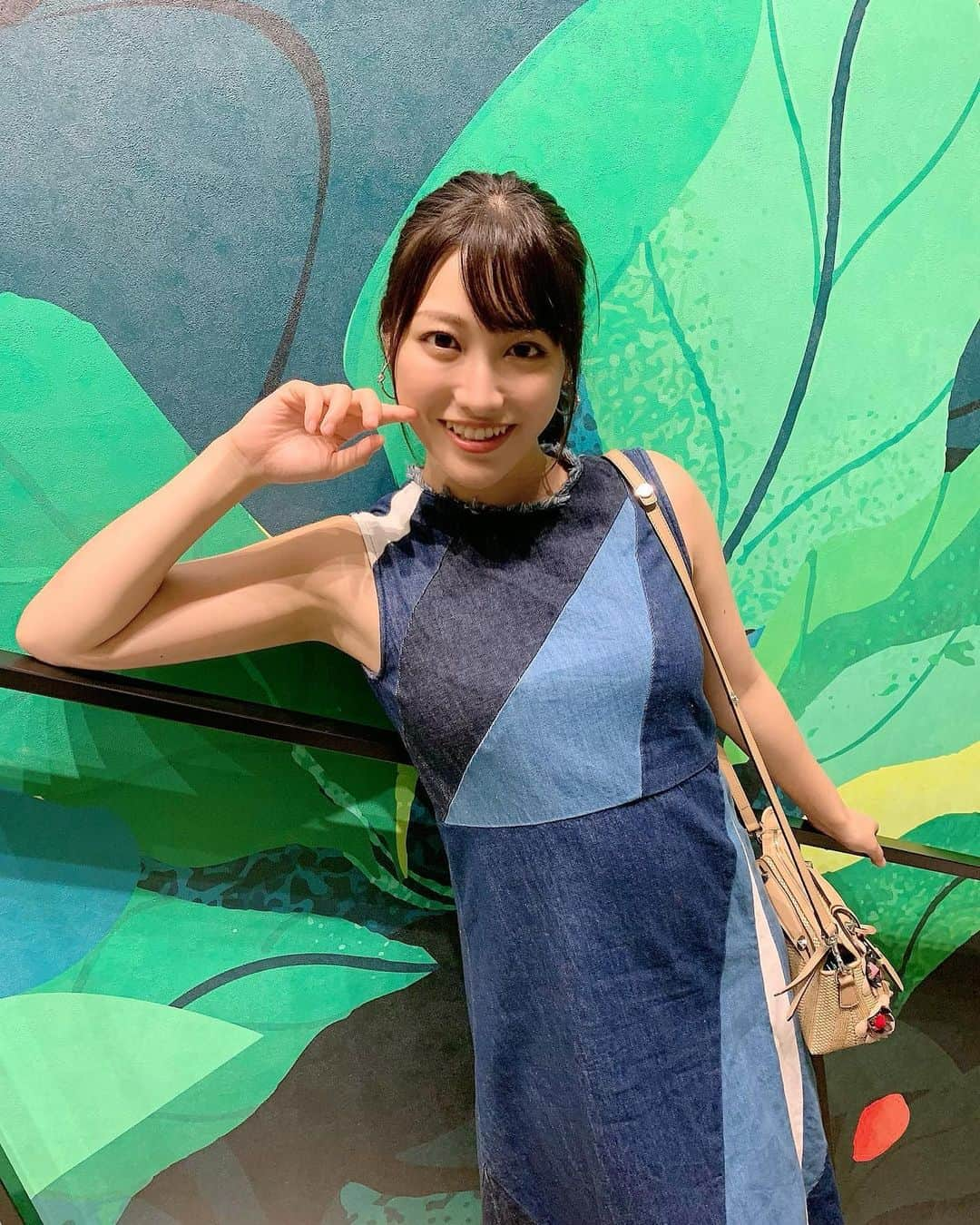 春原未来さんのインスタグラム写真 - (春原未来Instagram)「コンセントも使えて,独立したスペースがあるスタバの新店舗。気になっててやっと行けた！ノマド族におすすめ！  .  A new Starbucks swith an independent space that can be powered.  I was so interested that I could finally go!  Recommended for Digital nomad!  #スターバックス #starbucksjapan #スタバ新店舗 #銀座カフェ #充電ステーション #コンセントカフェ #ginzacafe #gracecontinental #デニムワンピ #城妃美伶 ちゃんとおそろい♡ #シェイクン抹茶ティーラテ #背景圖庫 #cafestagram #カフェタイム」8月20日 22時04分 - sunohara_miki