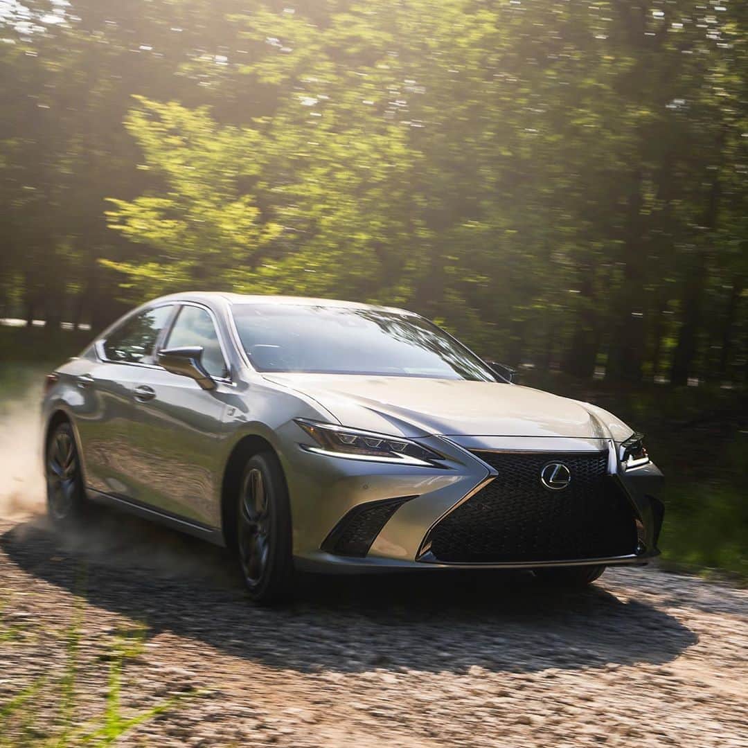 Lexus USAさんのインスタグラム写真 - (Lexus USAInstagram)「The new all-wheel drive #LexusES 250 AWD opens the road even more for you. Check out all the new features in our stories.」8月20日 22時07分 - lexususa