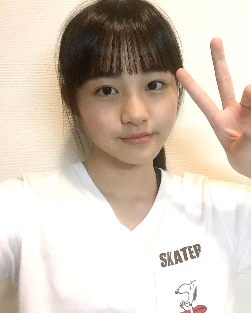 丸本凛のインスタグラム：「今日は学年レクで久々に走ったので脚の回転が足の歩幅に追いつかずプールの中を走ってる感じがしました。。笑  今日も暑かったー!!🥵皆さん熱中症にはお気をつけてお過ごし下さい😱  #instagood #photooftheday #お気に入り#tshirt #oneofmyfavorites」