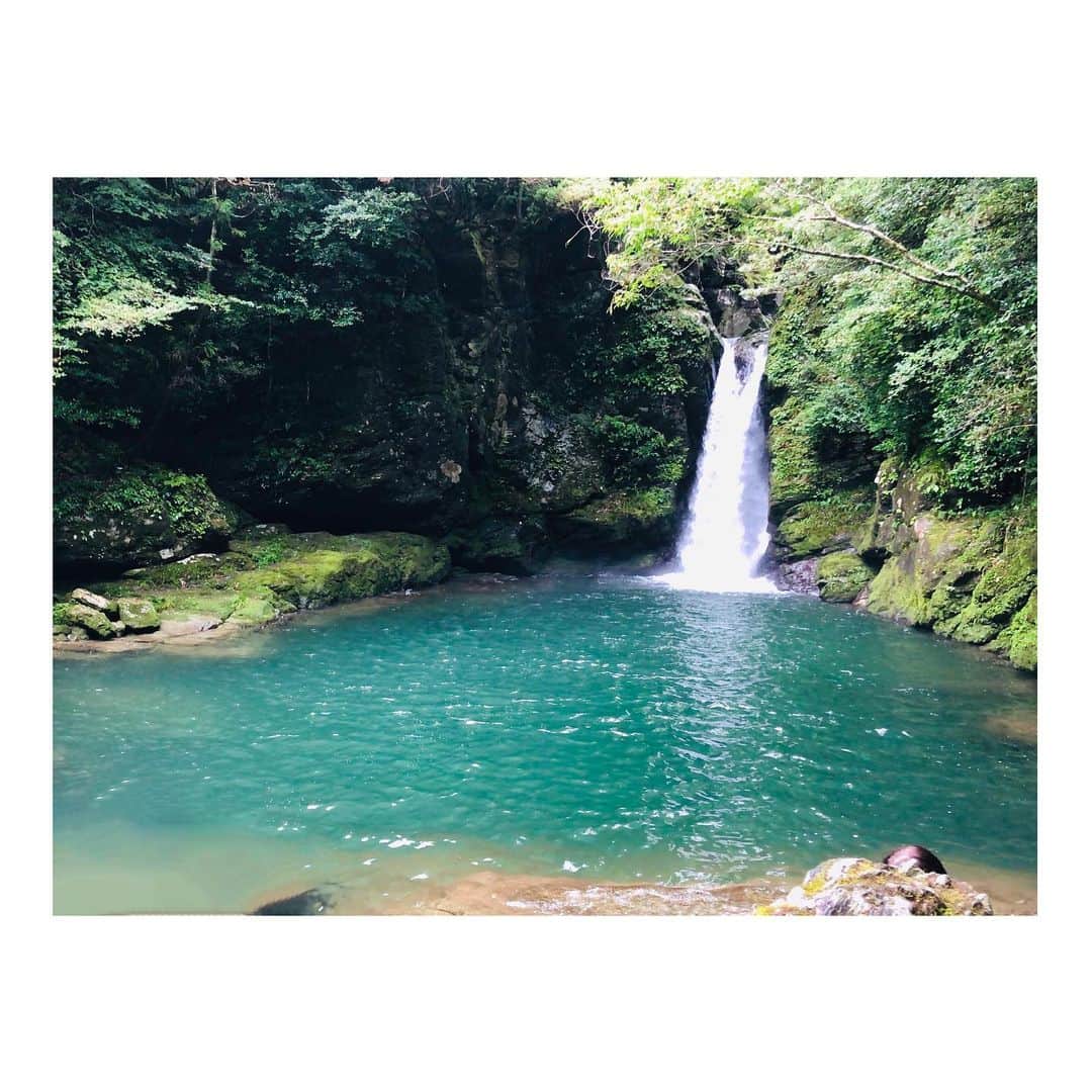 白戸ゆめのさんのインスタグラム写真 - (白戸ゆめのInstagram)「🌈 仁淀ブルー🚣‍♂️💙 . #高知 #仁淀川 #にこ淵 #沈下橋 #ラフティング #gotoキャンペーン」8月20日 22時30分 - yumeno.s_