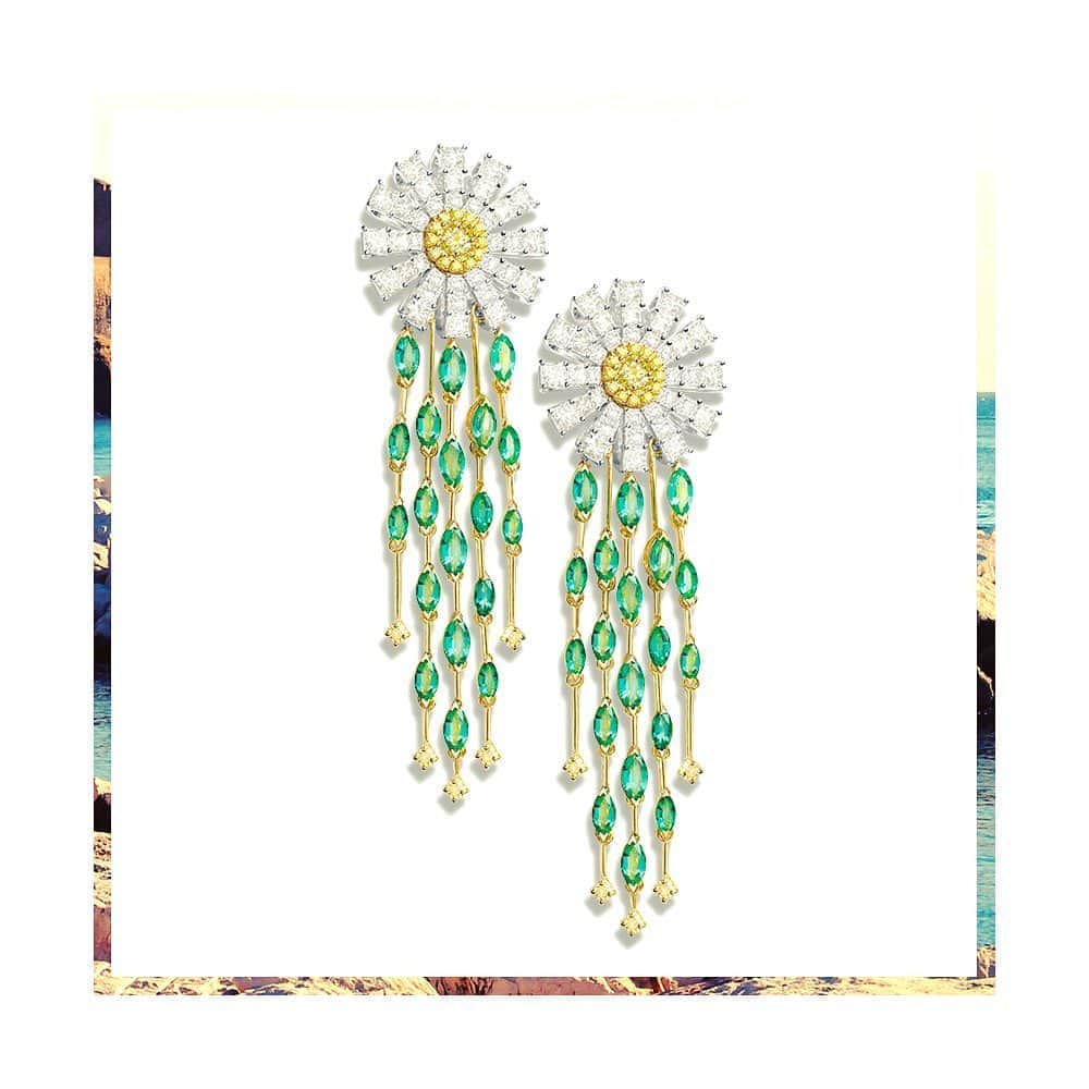 のインスタグラム：「These #DamianiMargherita earrings in white and yellow gold, featuring a central fancy diamond surrounded by petals studded with white diamonds, symbolizes charm, strength and elegance. #Damiani #DamianiMasterpieces #DamianiLovesItaly」